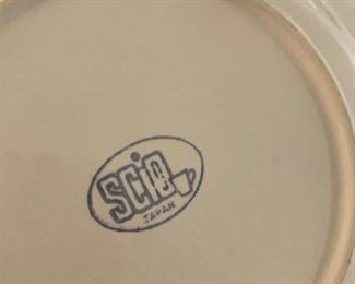 PLL #421 SET OF 12 HOLIDAY PLATES @ $20