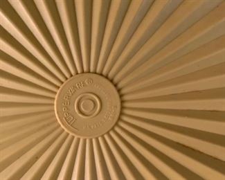 PLL #424 TUPPERWARE SERVING BOWL WITH LID & 6 SMALL BOWLS @ $15