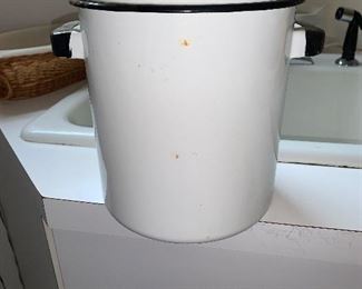 PLL # 443 - ENAMELED STEAMER POT WITH LID @ $10