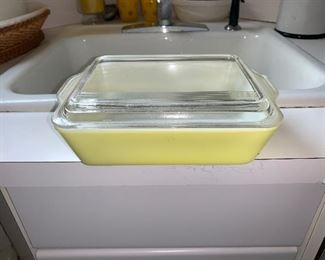 PLL # 448 - YELLOW PYREX COVERED REFRIGERATOR DISH @ $10