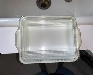 PLL # 448 - YELLOW PYREX COVERED REFRIGERATOR DISH @ $10