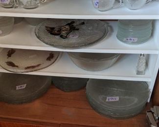 PLL #478 GLASS PLATES AND PLATTERS - INDIVIDUAL PRICES IN PHOTO