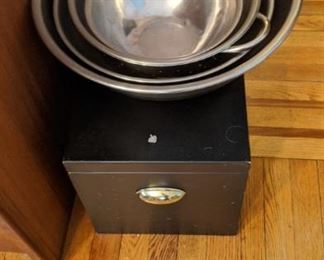 PLL # 530 - METAL MIXING BOWLS @ $15