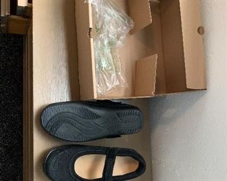 PLL#568 SHOES - BRAND NEW IN BOX - $15