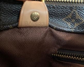 PLL#570 Ladies Handbag $10 - NOT AUTHENTIC