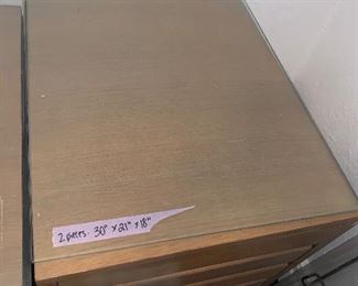 PLL# 691 - FIVE PIECE Sligh Furniture Bedroom Bed Frame (33" x 57" 12") with Long Dresser & Two Nightstands (30" x 21" x 18") @ ALL $250