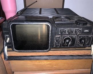 PLL#706 Vtg Sears Go Anywhere Tv Radio Model No. 564.50382900 "1979" @ $30