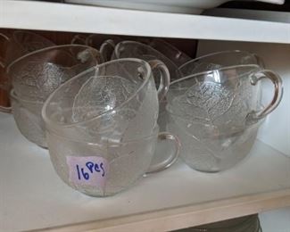 PLL #476 SET OF SIXTEEN GLASS MUGS "LEAF" @ $25 FOR ALL