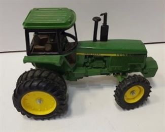 PLL #728 @ $ 25 Vehicle Make: John Deere
Vehicle Type: Tractor
Material: Metal
Measurements 12.00 x 10.00 x 10.00