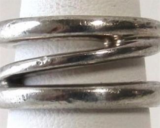 PLL #730 A Tiffany & Co. 925 Italy Zig Zag Ring
Approximate Measurements: S-6
Weight:9.90 Grams / 0.32ozt $60