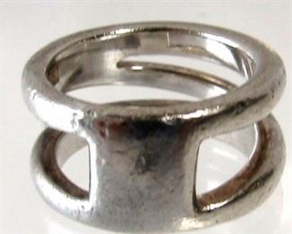 PLL #730 A Tiffany & Co. 925 Italy Zig Zag Ring
Approximate Measurements: S-6
Weight:9.90 Grams / 0.32ozt $60