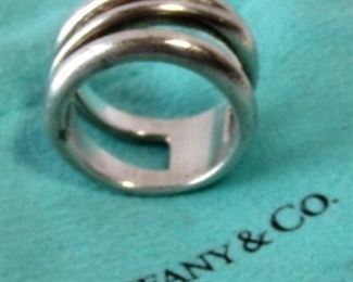 PLL #730 A Tiffany & Co. 925 Italy Zig Zag Ring
Approximate Measurements: S-6
Weight:9.90 Grams / 0.32ozt $60