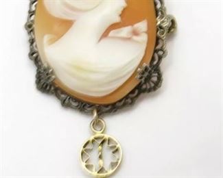 Vintage Sterling Silver Cameo Pin w/ 10k Yellow Gold Diamond Accent Dangle
Weighs 2.45dwt measures 2 inches long dangle and 7/8 inches across Diamond accent measures 2mm across. In good condition