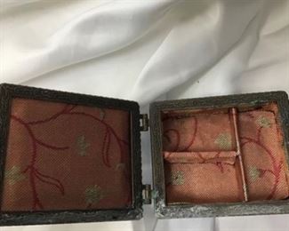 $15 VAN GOGH HANDMADE VINTAGE STYLE KEEPSAKE BOX
MEASURES APPROX. 2.5” BY 3”