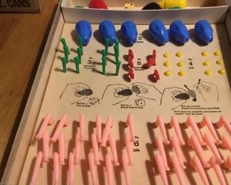 Vintage 1949 Deluxe 6 Cootie Game
Made by W.H. Schaper Mfg. Co. Inc. in 1949
Looks as though all parts are there and look good