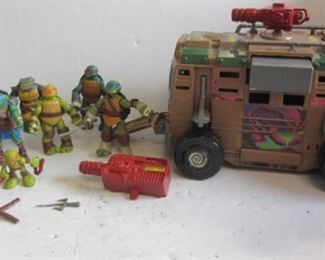 Re: Teenage Mutant Ninja Turtles Vehicle + Figures