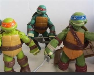 Re: Teenage Mutant Ninja Turtles Vehicle + Figures