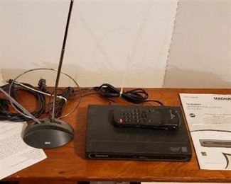 Magnavox DTV Digital to Analog Converter w/Remote and RCA Antenna