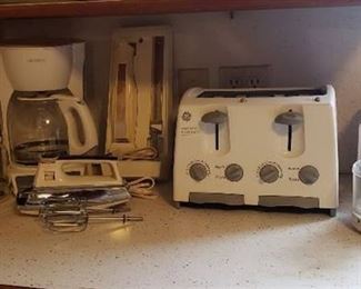 Lot of Kitchen Small Appliances ~ coffee maker, toaster, hand mixer, handy chopper, and electric knife ~ all work
