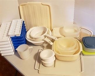 Lot of Kitchen Plastic Ware ~ Strainers, Storage Containers, Ice Trays and More
