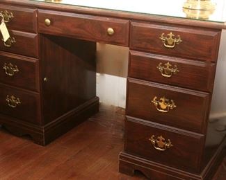 2 FILE DRAWERS & 5 STORAGE DRAWERS
