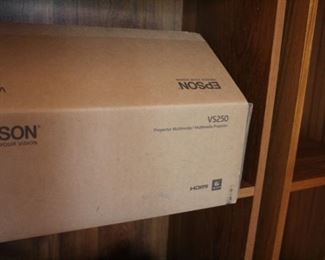 Epson VS250 projector (new in box)
