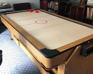 Air Hockey / Pool table