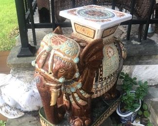 Outdoor elephants statue 