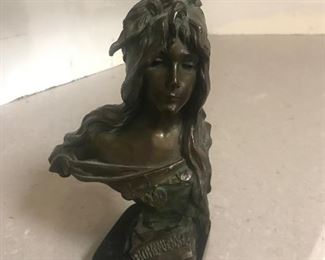 Lovely small Bronze statue 