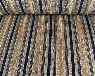 BEAUTIFUL BROWN COPPER STRIPE 3 PILLOW CURVED SOFA COUCH BY FAIRFIELD
BACKSIDE 106”
FRONTSIDE 86”
DEPTH 38”
HEIGHT 37”
$500