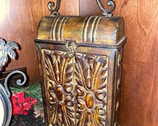 HOME DECORATIONS