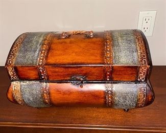 SMALL TRUNK