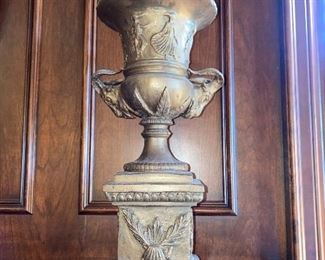 BEAUTIFUL HOME DECORATIONS AND DECORATIVE ACCENT PIECES