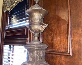 BEAUTIFUL HOME DECORATIONS AND DECORATIVE ACCENT PIECES