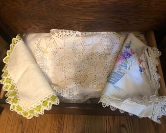 Tons of vintage linens.....