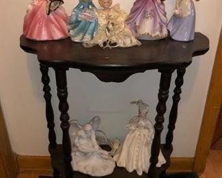 Occasional table and figurines