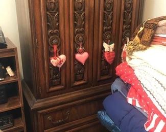 Wardrobe cabinet