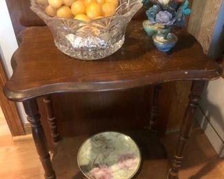 Occasional table and decor