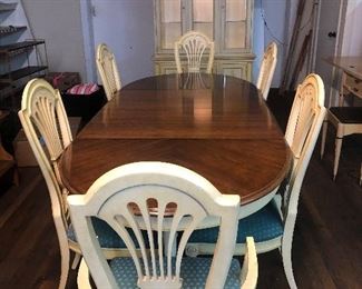 1984 French Provincial Dinning Table w Chairs and China Cabinet 