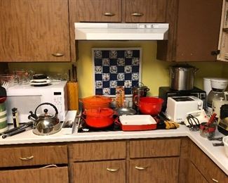 Microwave and kitchen cookware 