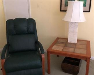 Lazy boy recliner
Tile top table