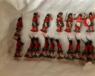 Toy Scottish army and drum core 