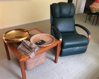 La-Z-Boy recliner
Marble top table