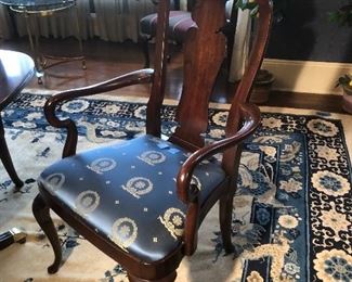 Set of 8 Queen Anne mahogany chairs