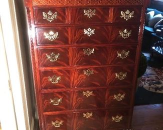 6 drawer mahogany dresser Kindel