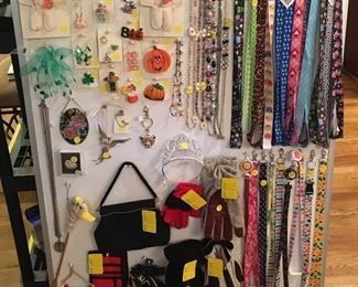 Lots of ladies jewelry