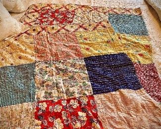 LOVE THIS QUILT. 50+ YEARS AND THE COLORS ARE VIBERANT. ABSOLTULEY BNEAUTIFUL 