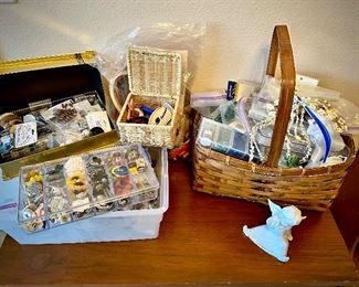 BUTTONS? WHOS GOT BUTTONS? 