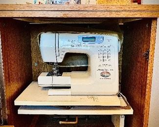 ASWESOME LITTLE EMBROIDERY MACHINE IN PERFECT WORKING ORDER