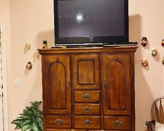 BEAUTIFUL MASTER SUITE. 